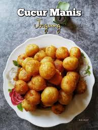 Jagung ditumbuk dulu, tapi jangan lumat. Cara Buat Cucur Manis Jagung Yang Sedap Lembut