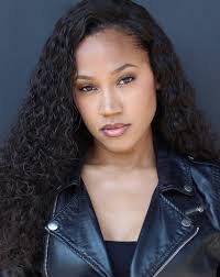 Sydney Mitchell's Instagram, Twitter & Facebook