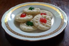 Tilt the dish so that the sugar fully and evenly coats the surface and then tip out the excess sugar. Zsuzsa Is In The Kitchen Shortbread