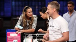 Dank oliver pocher rückte seine freundin amira pocher ins rampenlicht. Amira Pocher Und Sandy Meyer Wolden Ihre Freundschaft Beendete Den Streit Mit Oli Pocher Stern De