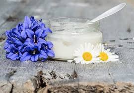 Tra gli ingredienti consigliati per realizzare un dentifricio fatto in casa c'è sicuramente l'olio di cocco. Dentifricio Fatto In Casa Ricette Con Ingredienti Naturali
