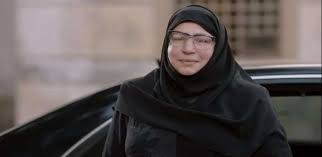 بطة (منى زكي) واختها وزة (مها عمار) تعيشان مع خالتهما فرنسا (عبلة كامل) التي تعمل ندابة في الأحياء الشعبية، تساعدها (بطة) في عملها الذي تعيش منه بشرط واحد. ØµØ­ÙŠÙØ© Ø§Ù„ÙˆØ·Ù† Ø§Ù„Ù…ØµØ±ÙŠØ© Ø­Ø¶ÙˆØ± ÙÙ†ÙŠ Ù…Ø¨Ù‡Ø± ÙˆØºÙŠØ§Ø¨ Ø¥Ø¹Ù„Ø§Ù…ÙŠ Ù…Ø­ÙŠØ± Ø¹Ø¨Ù„Ø© ÙƒØ§Ù…Ù„ ÙÙŠÙ†