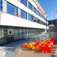 A work desk and a private bathroom with shower are standard in all rooms at quality hotel ulstein. Die Besten Verfugbaren Hotels Und Unterkunfte In Der Nahe Von Ulsteinvik Norwegen