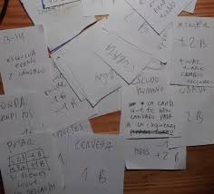 Un juego ideal para jugar con boli y papel, en este caso para dos jugadores que se enfrentan entre si por turnos. Del Folio Al Tablero Como Se Crea Y Se Prueba Un Juego De Mesa Antes De Publicarlo Verne El Pais