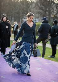 Crea fácilmente tus tarjetas de boda ahora mismo! Looks De Invitadas De Invierno Que No Te Haran Pasar Frio