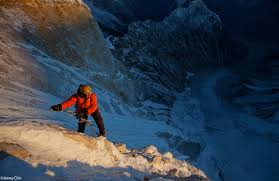 In 1985, he climbed the west face of siula grande in the waywash mountain range in the peruvian andes with joe simpson. Expeditionen Im Hohenrausch Die Zehn Besten Bergs