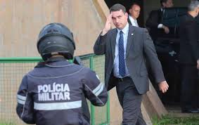 The covid inquiry rapporteur is going after two lawyers linked to the president eldest son, believing that flávio bolsonaro's fingerprints are all over the covaxin scandal 2 hours ago • janaína camelo. Flavio Bolsonaro E Denunciado Por Organizacao Criminosa No Esquema Das Rachadinhas Sul 21