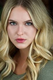 Carrie Rath's Instagram, Twitter & Facebook