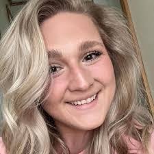 Lisa Ickes's Instagram, Twitter & Facebook