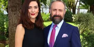 Check spelling or type a new query. Berguzar Korel Ile Halit Ergenc Ciftinin Bebekleri Ilk Kez Goruntulendi