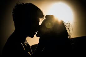 S.m(o) toque (carinhoso ou sensual) com os lábios, fazendo succão (leve ou não) * aum. Entenda De Onde Surgiu O Beijo Na Boca E Como Ele Se Consolidou Como Troca De Amor E Afeto Hypeness Inovacao E Criatividade Para Todos