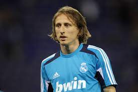 Luka modrić je i sa punih 35 godina najbolji fudbaler reprezentacije hrvatske i junak trijumfa nad škotskom (3:1) koji je šahovničare odveo u narednu rundu evropskog prvenstva. Luka Modric Reha Lauft Besser Als Gedacht