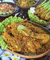 Wisata Kuliner Khas Bali Ayam Betutu