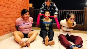Dupatta bondage