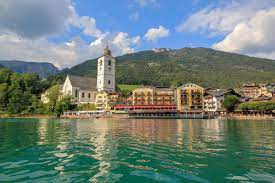 Gilgen befindet sich vor ihnen. Wolfgangsee Mountain Culture Lake Experience In Austria Placesofjuma