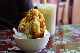 Best summer desserts for cooling off on a hot sunny day in southeast country would be the most famous chendol. The 10 Best Dessert Spots In Malacca Malaysia