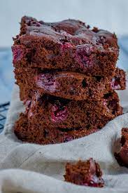 2 el kakao und 100 g milch hinzufügen und stufe 3 einstellen. Super Saftiger Schoko Kirschkuchen Extrem Lecker Und Einfach Zu Backen