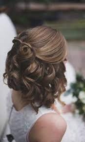 Du style rétro avec des mèches crantées à la coupe courte boyish, on a le. Kate Beckinsale Coiffure Mariage Cheveux Mi Long