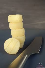 Harzer käse ist ein deutscher sauermilchkäse aus fettarmem quark, der seinen ursprung im harz südlich von braunschweig hat. Hessische Chips Handkas Chips Rezept Buffet Fingerfood Rezepte Chips Rezept