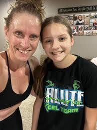 Amber Knudson's Instagram, Twitter & Facebook