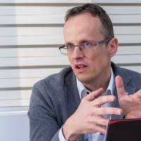 A telex azt írja, jászapátiban vasárnap este egy többszáz fős bulit tartottak, a szomszédokat pedig zavarta a hangoskodás. 100 Pocs Profiles Linkedin
