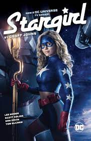 She soon discovers powerful items that belonged to her stepfather. Stargirl By Geoff Johns Johns Geoff Moder Lee Amazon De Bucher