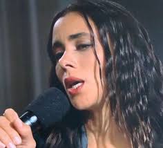 I LIKED DAPHNE'S SINGING BEAUTIFULLY DONE IT WAS JUST A SUPRISE !!!!!