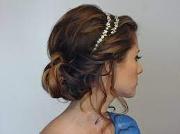 Tiara Hairstyles For Medium Hair Easy Greek Goddess Hairstyle Grecheskie Pricheski Svadebnye Pricheski Pricheski