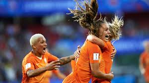 Kostenlose lieferung und gratis rückversand. Niederlande Mit Viel Gluck Und Dank Martens Weiter Sportschau Startseite Nachrichten