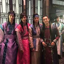 Mặc dù,truyền thông hàn quốc rầm rộ đưa tin, lee seung gi và lee da in đã hẹn hò với nhau được hơn 1 năm. Hwarang Behind Story Told By Ban Ryu Do Ji Han Ft Bromance Hancinema