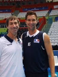 O líbero é um atleta especializado nos fundamentos que são realizados com mais frequência no fundo da quadra, isto é, recepção e defesa. Franca Tambem Tem Pai E Filho Na Selecao Voleibol Sempre