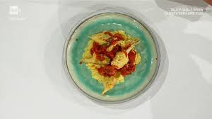 Se non siete esperti vi consiglio di delegare questo compito al vostro pescivendolo. E Sempre Mezzogiorno Ricetta Moscardini In Umido Con Patate E Carciofi Di Mauro Improta
