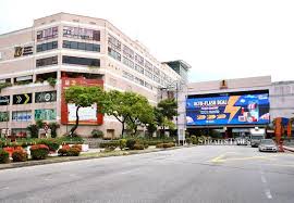 But one viral post has revealed that a similar occurrence happened in the carpark of a petaling jaya a little bit of context for our readers living outside of the klang valley: 1utama Staff Undergo Mass Covid 19 Screening At Mall S Parking Lots