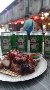 Bahan terus dia offer. esok bangun awal sikit, kita gi bekfes makan mee kolok hj salleh, kalu lambat kedai dia penuh. aku dok imagine kena keluar pukul. Sehari Di Sarawak Kuching Berburu Berbagai Makanan Lezat