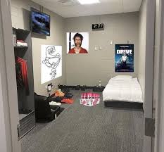 Je ne commanderai plus jamais chez wish. Kanye S Donda Stadium Bedroom Kanye West S Donda Release Party Bedroom Know Your Meme