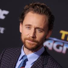 What's with thor's short hair? Tom Hiddleston At The Thor Ragnarok Premiere Popsugar Celebrity