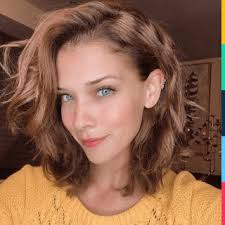 Carolina Miranda: Clothes, Outfits, Brands, Style and Looks