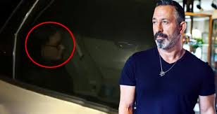 Defne samyeli ile birlikte olmaya başladıktan sonra kendine daha fazla özen gösteren cem yılmaz, şimdi de gençlik. Serenay Sarikaya Ask Yasadigi Cem Yilmaz In Evine Gitti Haberler Magazin