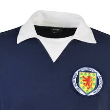 Schottland ist neben england die älteste internationale fußballmannschaft der welt und bestritt 1872 das erste länderspiel, ein 0: Schottland Retro Shirts Und Trainingsjacken Spezialist In Vintage Fussball Trikots Retro Trikots Und Retro Mode
