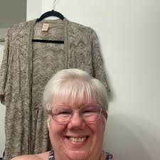 Knee replacement: Is popping when walking normal?