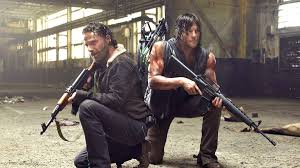 Februar geht es mit der zweiten staffelhälfte der hauptserie weiter, einen tag später sehen serienfans die neue episode in deutschland bei fox. The Walking Dead Macher Setzen Der Serie Ein Ende Und Zwei Figuren Bekommen Ein Spin Off Serien