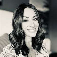 Gina Rollins's Instagram, Twitter & Facebook