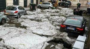 Apr 30, 2021 · forte grandine a verona (da video meteoweb) nuova ondata di maltempo su alcune regioni d'italia , in particolare in veneto dove nella giornata di oggi, venerdì 30 maggio, non sono mancati. Tempesta Di Grandine Su Verona Citta Paralizzata Le Immagini