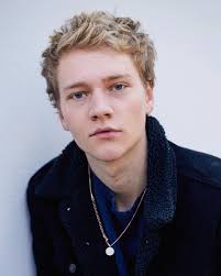 Bruno Alexander biografia: chi è, età, altezza, peso, fidanzata, Instagram  e vita privata