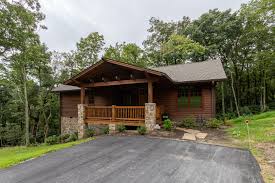 Stay in a pet friendly vacation cabin by carolina mountain vacations in bryson city or cherokee, north carolina and bring along your favorite travel companion, your pet! Treetops Cabin Pet Friendly 2 Bedroom Vacation Cabin Rental Blowing Rock Nc 142480 Find Rentals