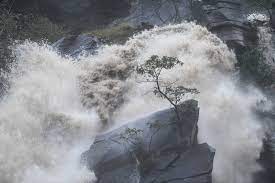 Mobilitätsschutz bei folgen von unwetter. Unwetter Sintflutartige Regenfalle Im Tessin Eindruckliches Bild Und Videomaterial Aus Dem Suden
