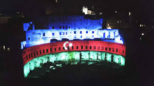 Bis zur ersten festlegung der exakten farben 2003 wurde für den grünen streifen meist ein recht kräftiges grün verwendet. Beruhmtes Denkmal In Rom Wurde Mit Farben Der Aserbaidschanischen