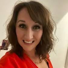 Claire Cox (@clairecox17)