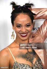 Holly Holt's Instagram, Twitter & Facebook