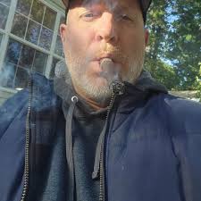 Where can I find good seafood, especially pan-seared scallops,